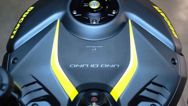ducati-unica-10-gallery-1920x10802EA7909E-40EE-CD34-96C5-334D69D9284B.jpg