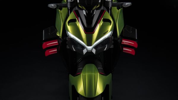 ducati-sf-v4-lamborghini-my23-overview-gallery-06-1920x1080780655B0-7F31-569B-8014-954178AA33EE.jpg