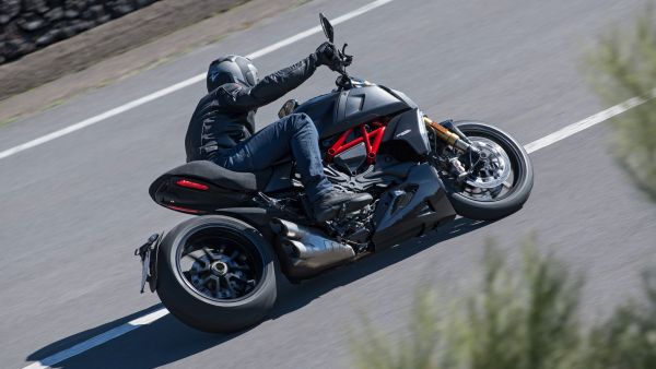 diavel-1260-s-my19-ambience-12-gallery-1920x1080D4B24A9D-9DA4-1CB5-D79D-696976902EC9.jpg